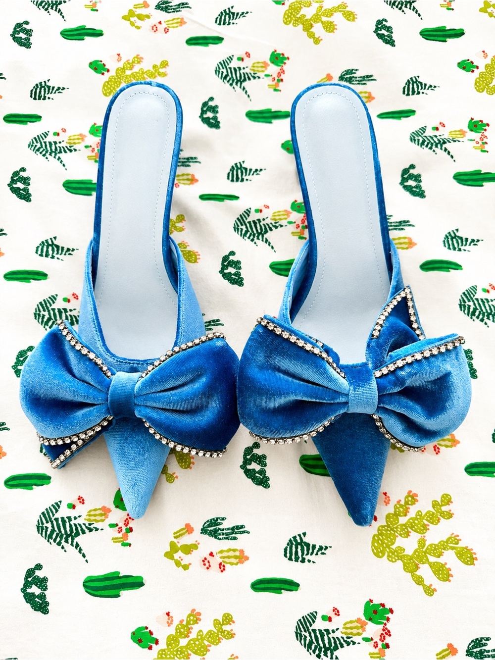 Blue Velvet Rhinestone Crystal Bow Pointed Toe Kitten Heels: Size 40/9